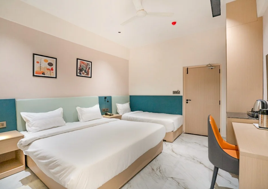 AC Room near Sri Raghavendra Swamy Matha